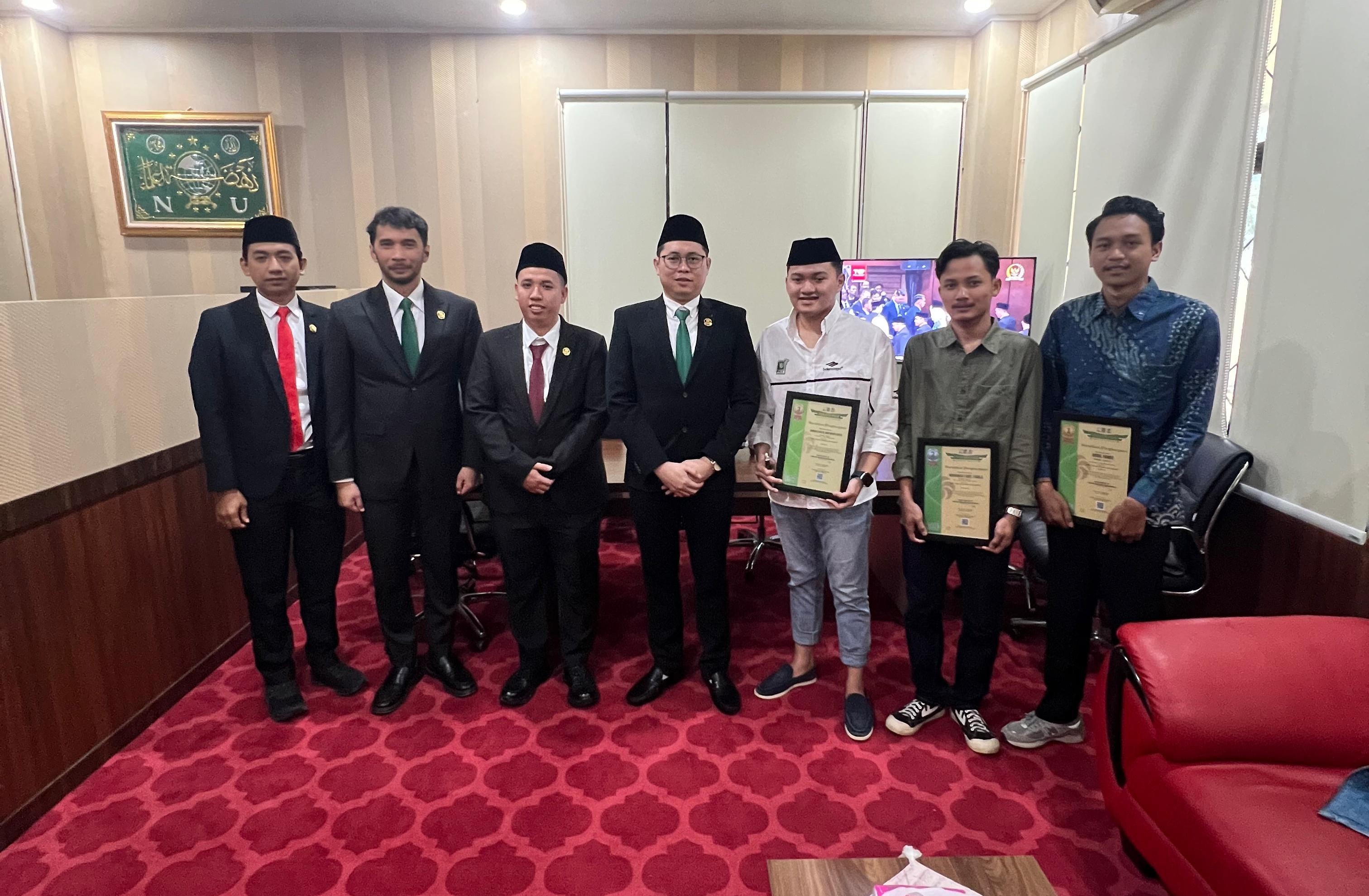 Fraksi PKB Serahkan Hadiah Lomba